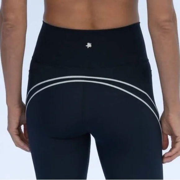 Laird High-Waist Sculpting Leggings in Black 🖤 - Picture 3 of 15